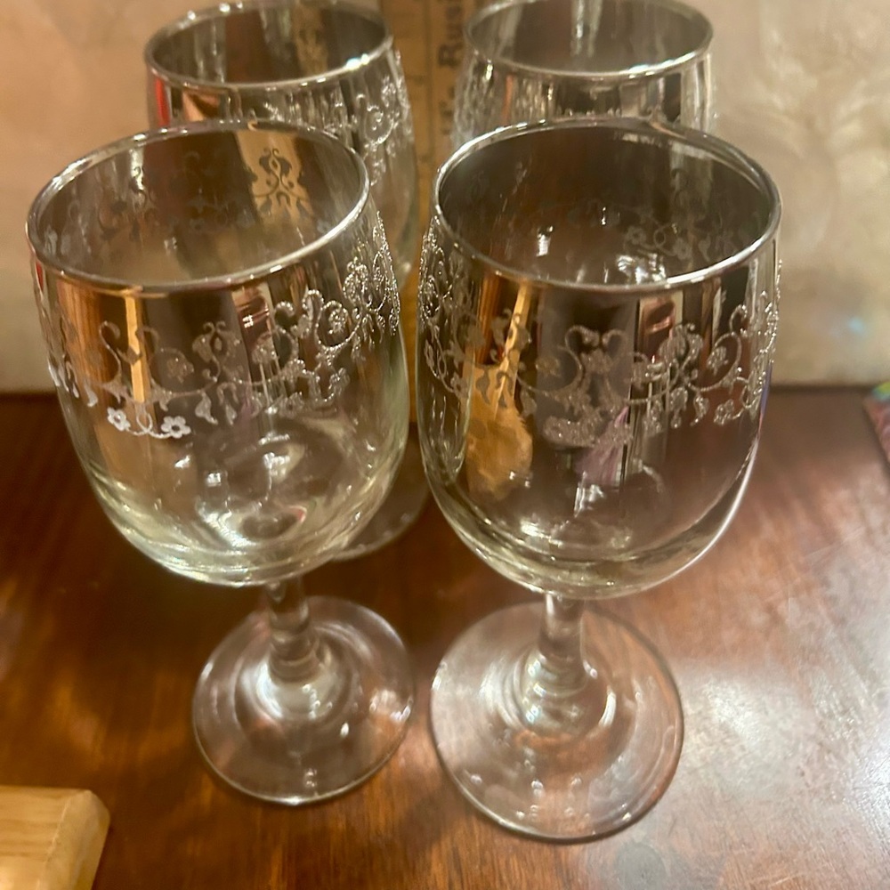 Elegant Silver Wine Glass Set